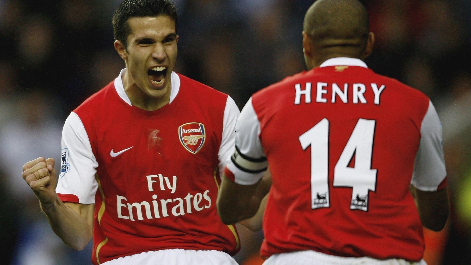 前队友惊叹帕斯天赋异禀，训练场连续十记倒钩破门，预言其必将跻身足坛顶级行列