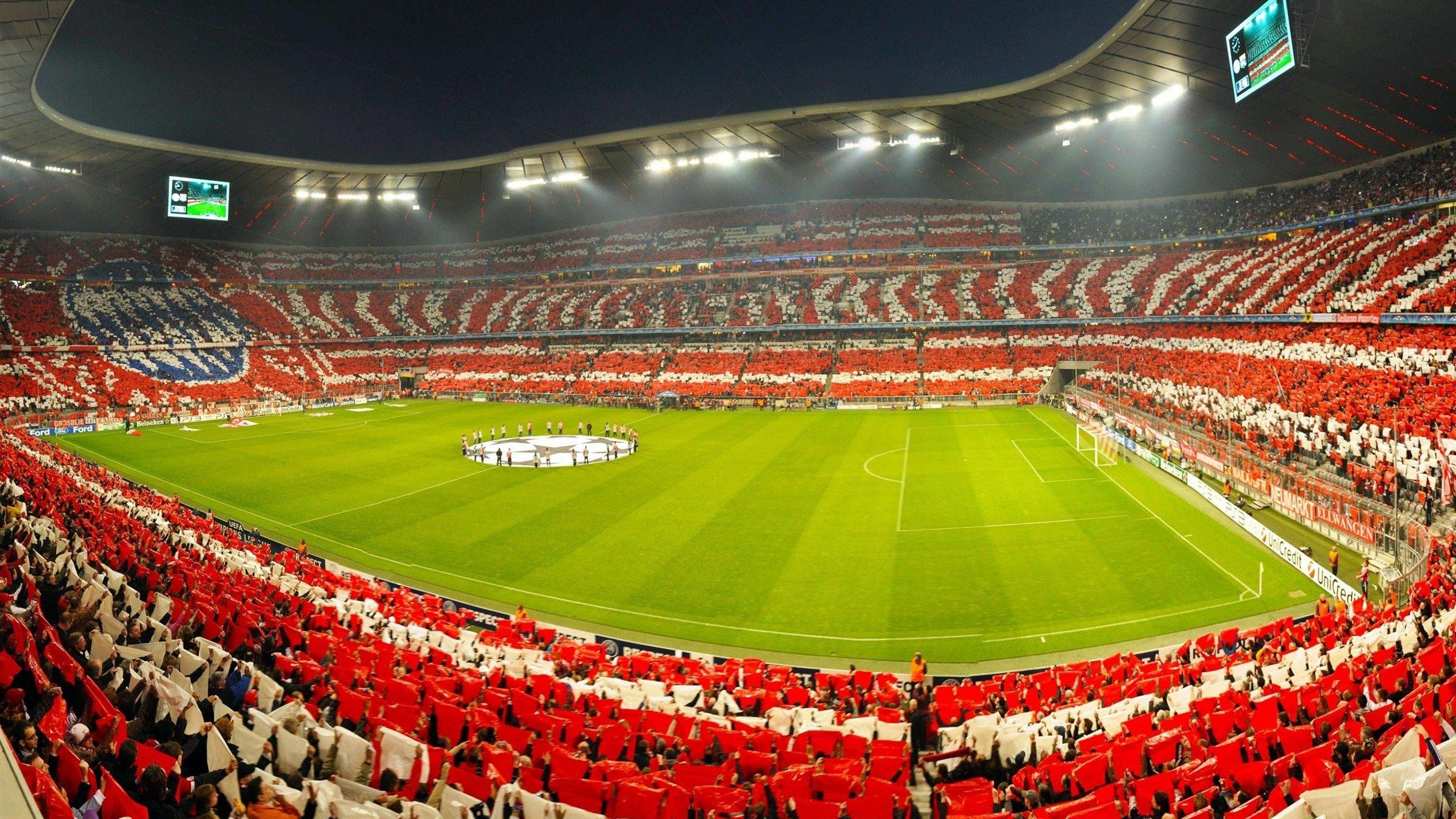 诺坎普荣光再现,名流云集见证主场回归,尼科遭遇球迷嘘声引热议