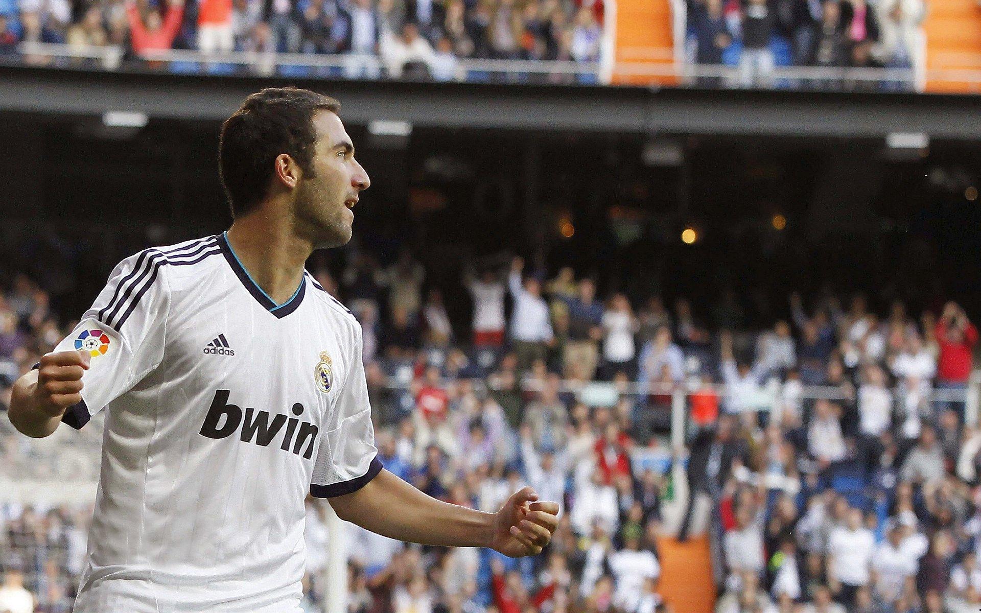 跨界次元，詹姆斯社媒分享鬼灭之刃盲盒收藏，球迷热议其场下二次元情怀